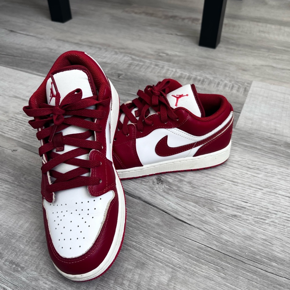 Nike Low-Top Sneakers - White & Red